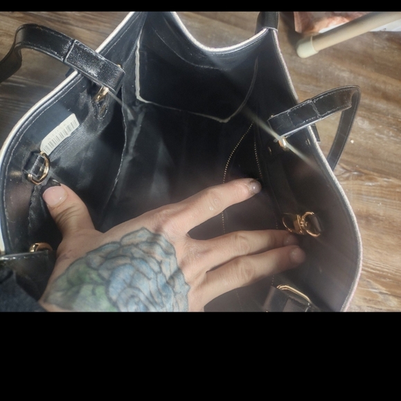 Purse - Picture 4 of 12